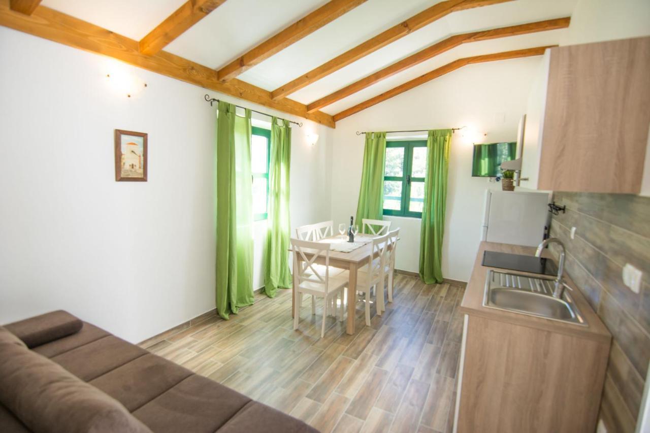 Apartments Tarragon Ugrinici ภายนอก รูปภาพ