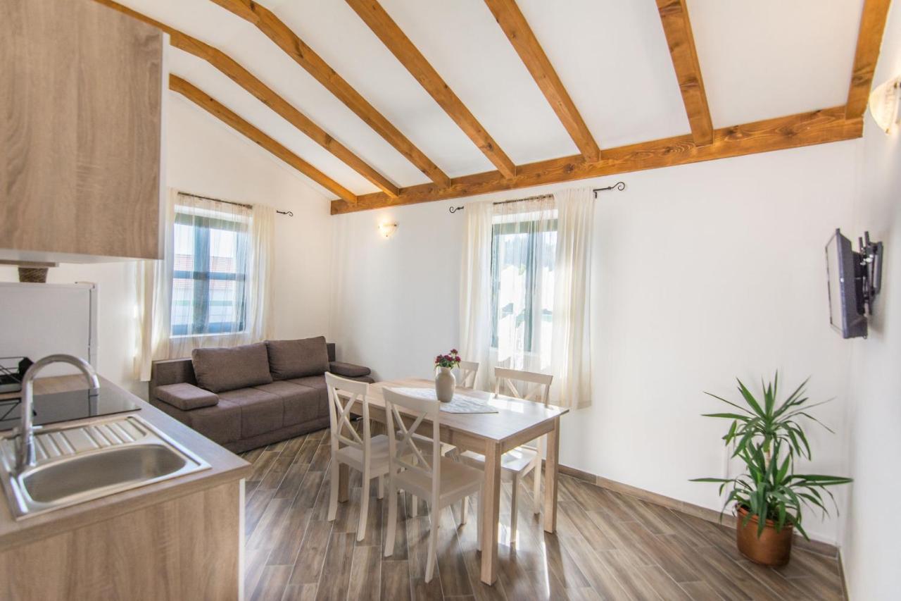 Apartments Tarragon Ugrinici ภายนอก รูปภาพ