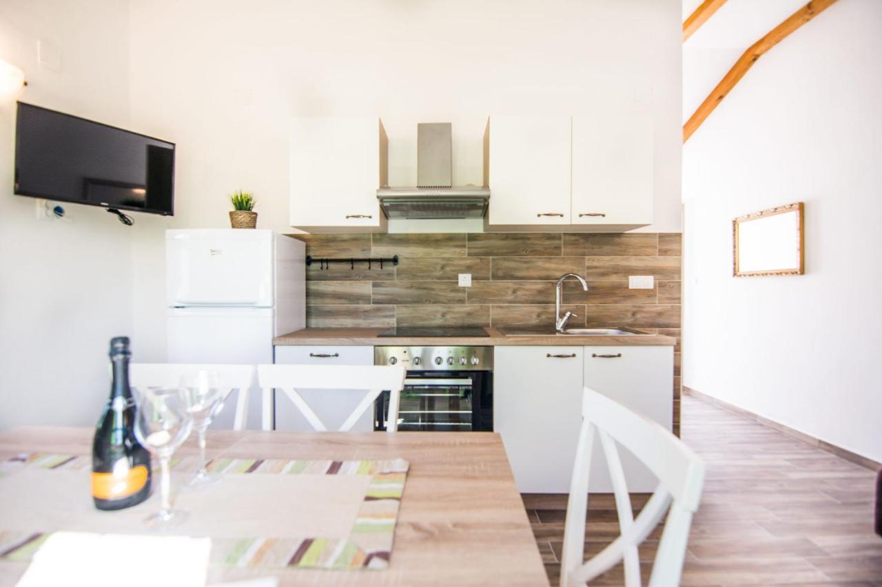 Apartments Tarragon Ugrinici ภายนอก รูปภาพ
