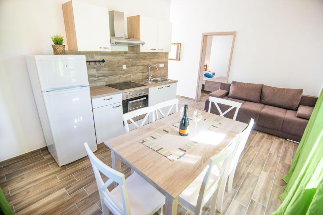 Apartments Tarragon Ugrinici ภายนอก รูปภาพ
