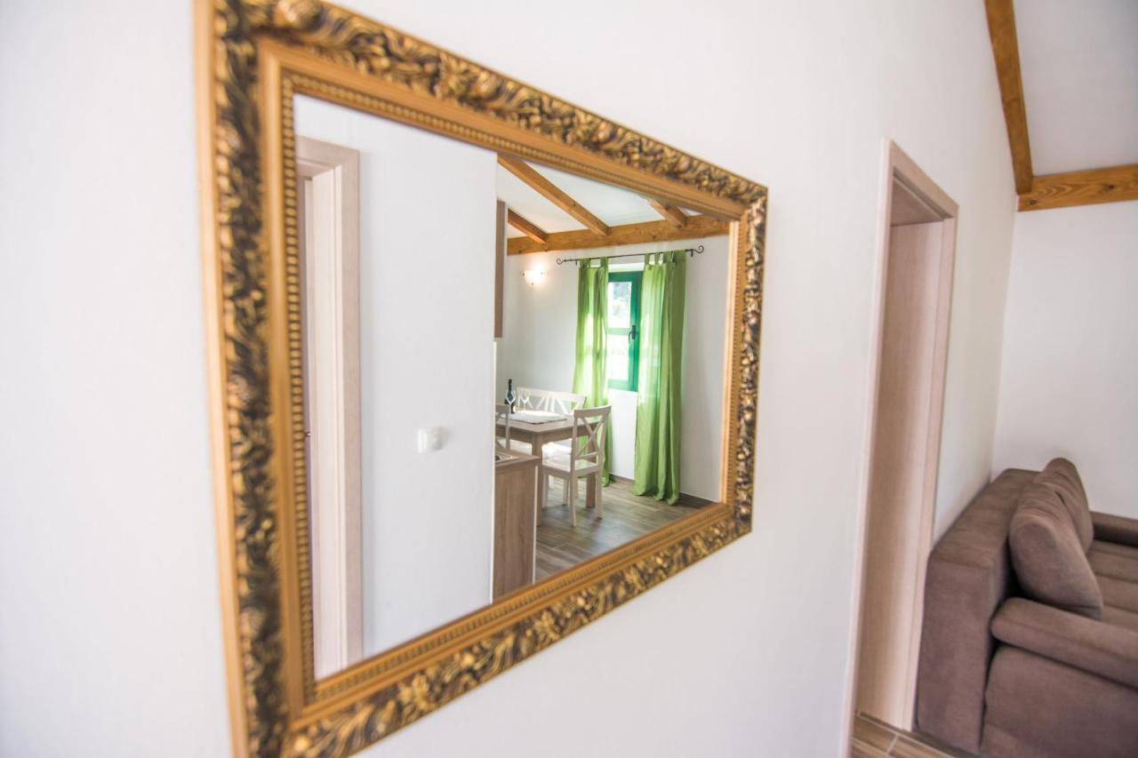 Apartments Tarragon Ugrinici ภายนอก รูปภาพ