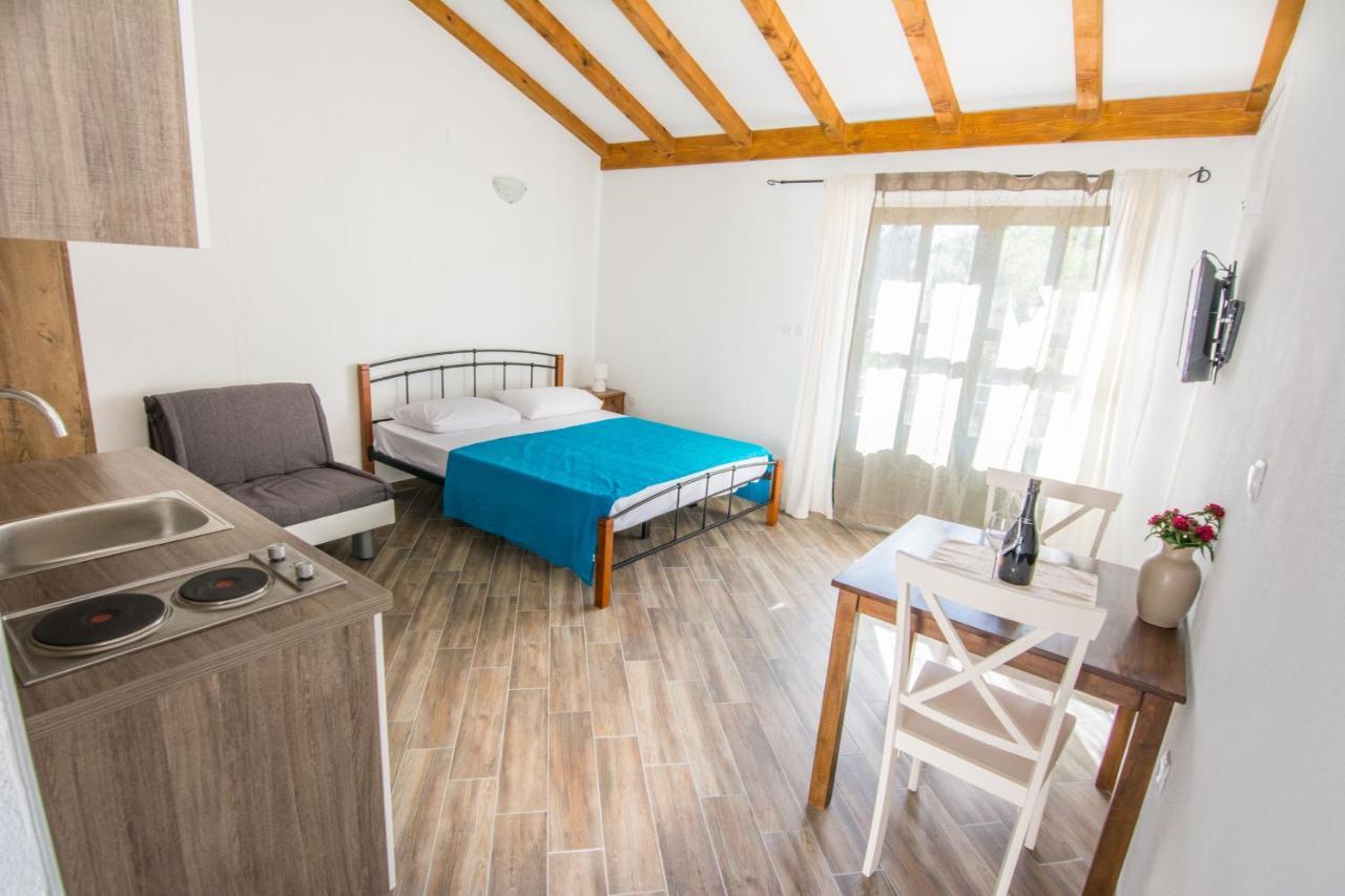 Apartments Tarragon Ugrinici ภายนอก รูปภาพ