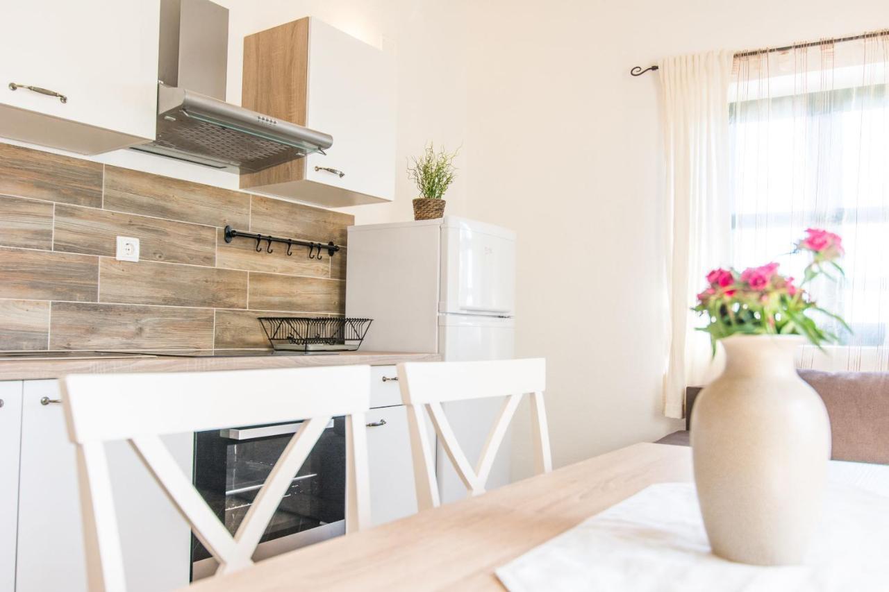 Apartments Tarragon Ugrinici ภายนอก รูปภาพ