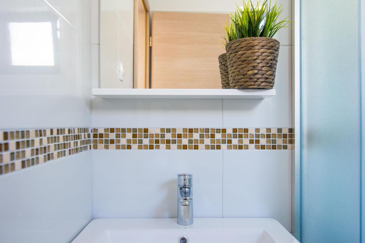 Apartments Tarragon Ugrinici ภายนอก รูปภาพ